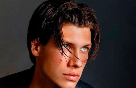 raie milieu homme|Middle Part : la Coupe de Cheveux Hom.